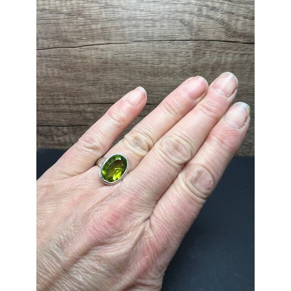NEW size 7.5 oval cut peridot sterling silver ring 5.72 grams - Picture 6 of 16